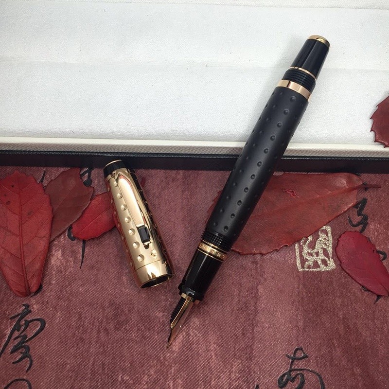 

Mewah MB Mont Bohemia Short Fountain/Roller Pen Hiasan emas warna hitam dan emas untuk hadiah kantor sekolah dengan pengiriman acak warna berlian
