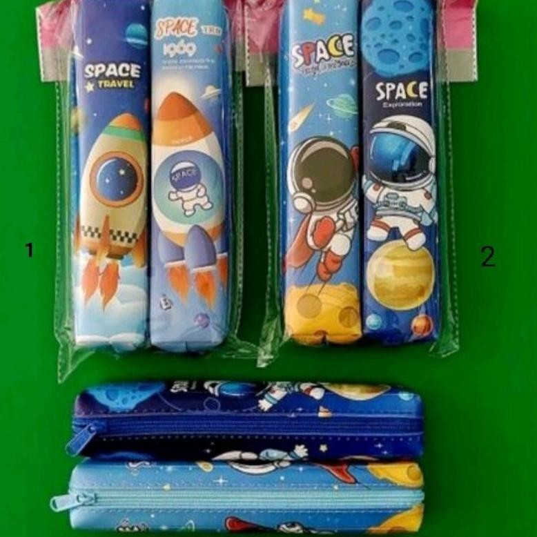 

Up15 Kotak Pencil Resleting Astronout 2Pcs/ Kotak Pencil Xiao Ling Jing Set Promo