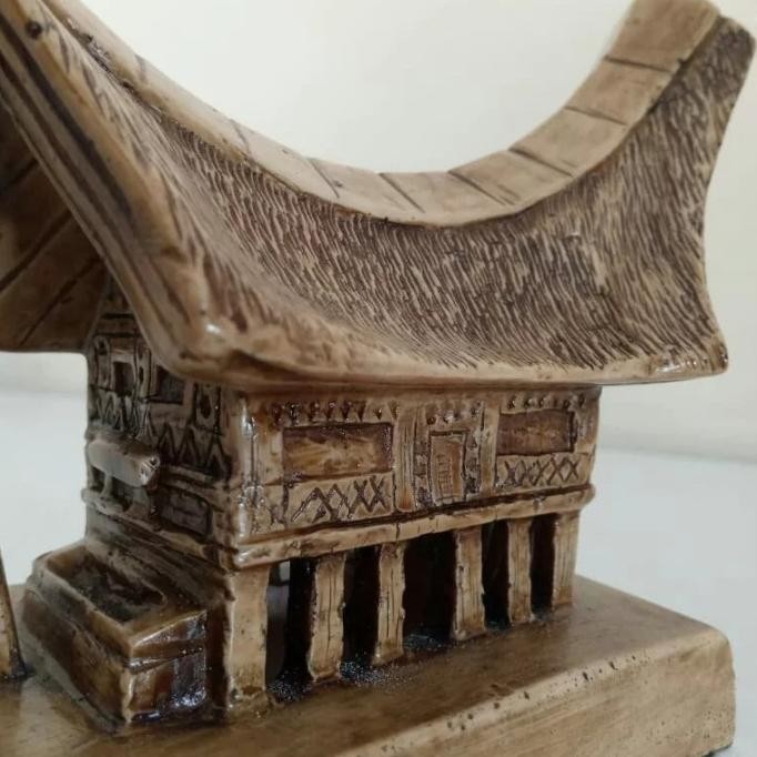 miniatur rumah adat Tongkonan - Tana Toraja
