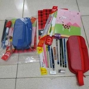 

Mumer Paket Alat Tulis Sekolah Lengkap 3 ( Tempat Pensil Kain ) / Souvenir Ulang Tahun Gratis Ongkir