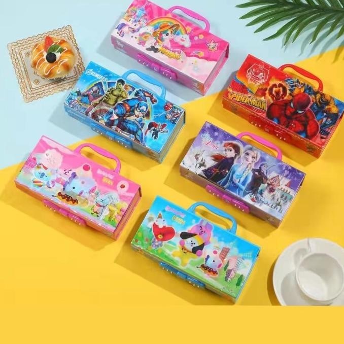 

SOS KOTAK PENSIL KARTON KODE TINGKAT 3 / TEMPAT PENSIL /TEPAK TEMPAT KOTAK PENSIL ANAK TERLARIS TERBARU BRAND ASLI 100% MODERN TERMURAH BERKUALITAS BAGUS UNIK TREND 2023 2024