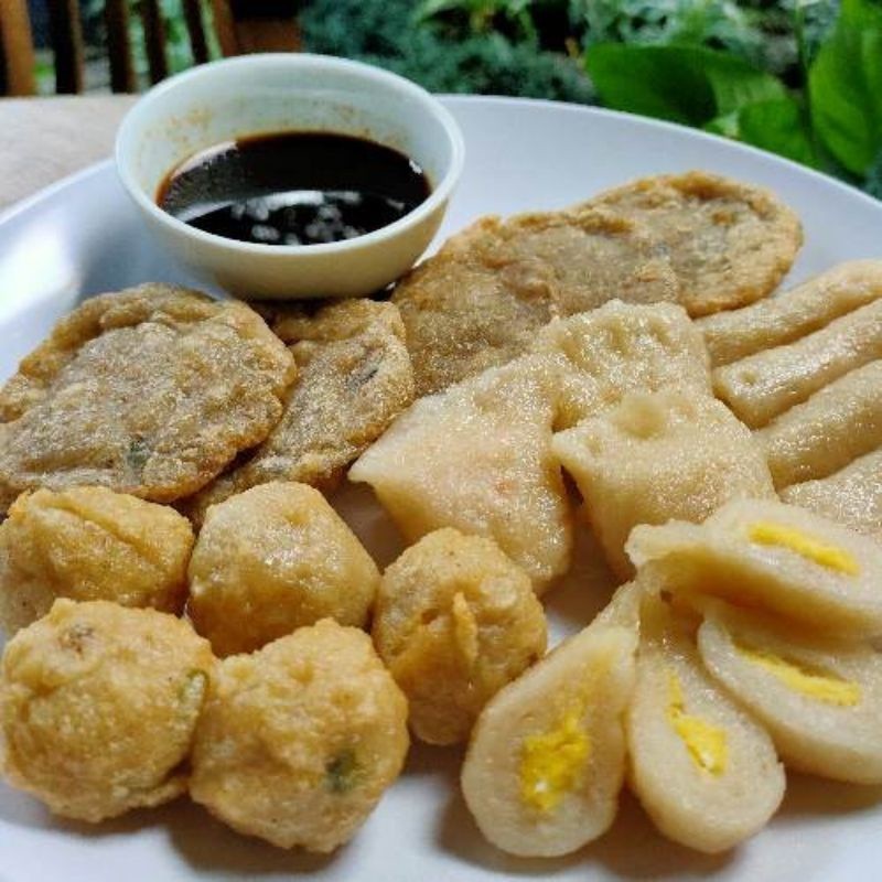 

PEMPEK PALEMBANG ASLI PAKET LENGKAP (1 KAPAL SELAM, 3 ADAAN, 3 TELUR, 3 LENJER, 3 KULIT) ASLI