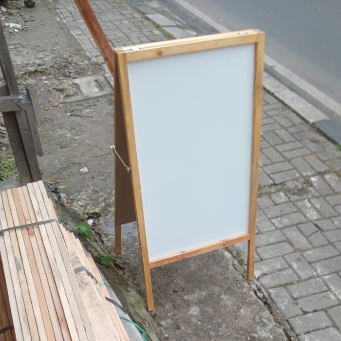 

whiteboard double face standing list kayu 60x90cm
