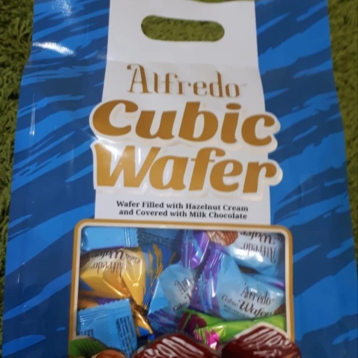 

KOMPLIT ALFREDO CUBIC WAFER COKLAT