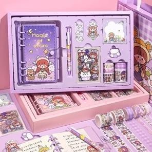 

sr-32 Paket Jurnal Set/Gift Box Hampers anak/Hadiah / Notebook Journal Diary / 6 in 1 Boba Alat Buku Tulis Lengkap Scrapbook Cute Girl Sanrio Cinnamoroll My Melody Kuromi Panda Peach Kelinci Duffy Cat Sweetheart Cake Shop Import Grosir Ready COD Terlaris