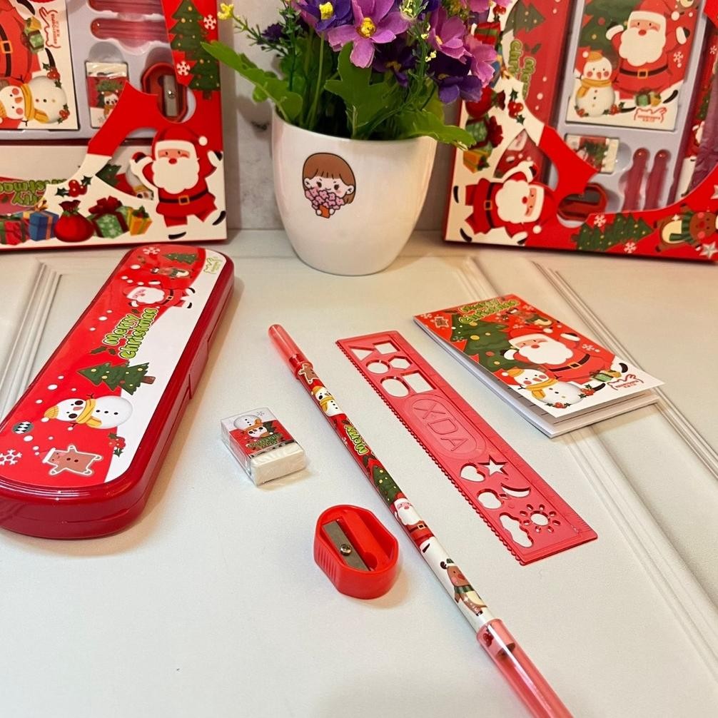 

BISA COD PAKET HAMPERS NATAL 7 IN 1 ISI ALAT TULIS SUPER LENGKAP FANCY DAN LUCU SERBA MERAH EYECATCHING UNIK PAKET BOX CHRISTMAST LIMITED EDITION READY GROSIR DAN COD gd-324
