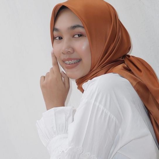 Mei Chen Hijab Sorban Angin Kerudung Segi Empat Satin Veet Polos