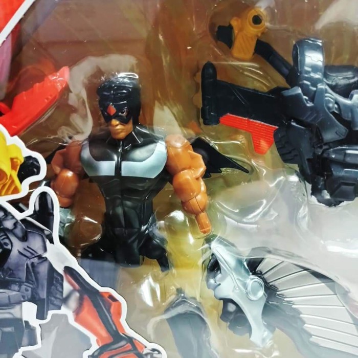 Mainan Action Figure Marvel Hero Mashers Black Falcon With War Machine