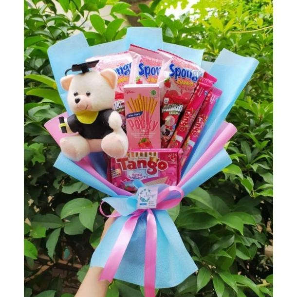 

gd-8 (S) Buket Snack dan boneka wisuda CANTIK MANIS HADIAH BESTIE PACAR/paket/bingkisan Snack Ulang Tahun/Ultah/ Wisuda/Kado/Hadiah Termurah