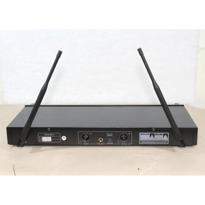 Ready Mic Wireless SHURE X7 + Koper / Professional Microphone Wireless X-7