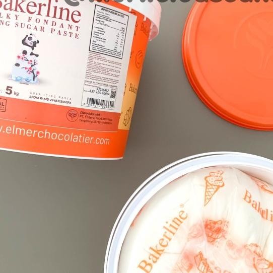 

White Bakerline Silky Fondant 500 Gram Repa Icing Sugar Paste Halal