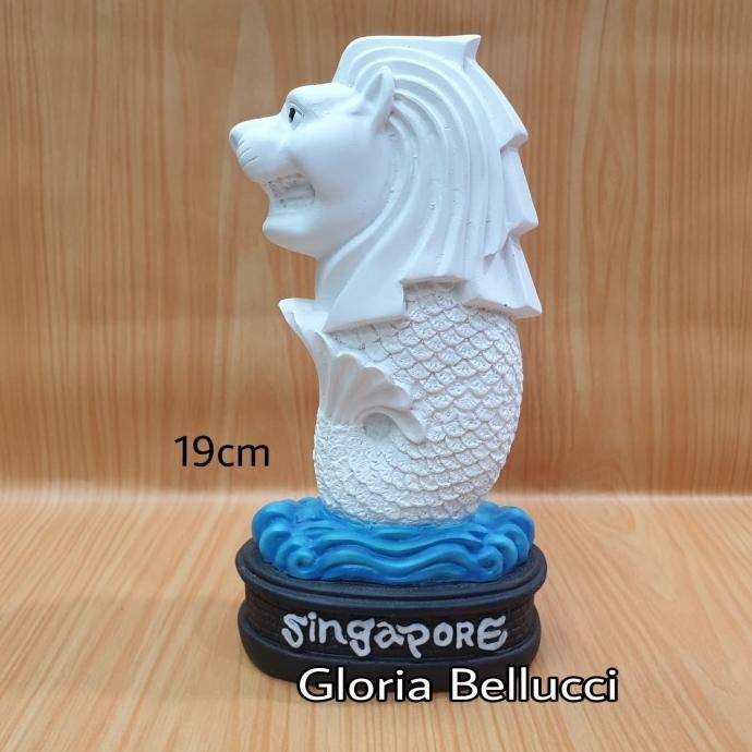 PATUNG PAJANGAN MERLION SINGAPORE ATAU SINGAPURA