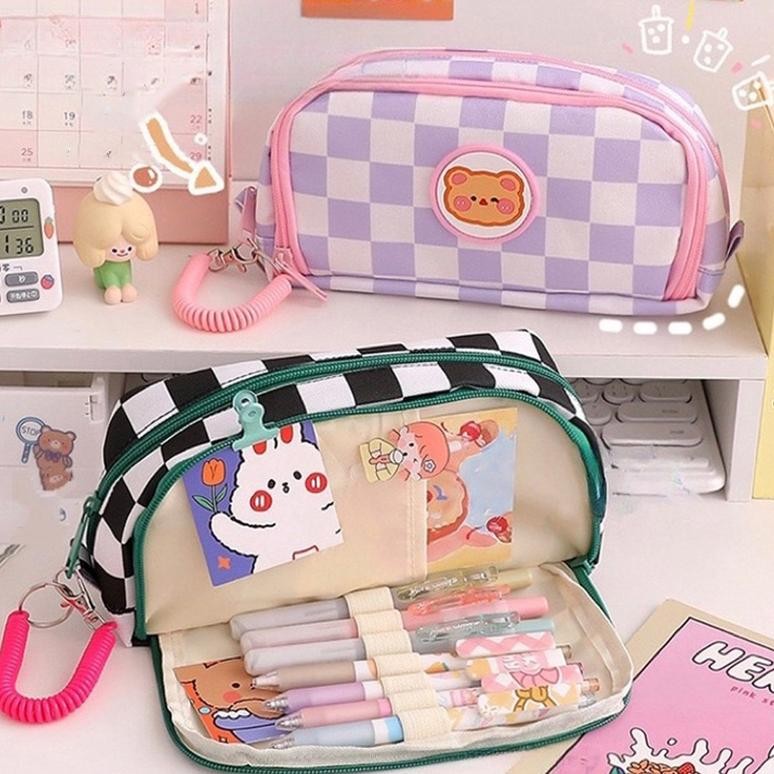 

Kekinian The Time-Tempat Pensil / Checkered Pencil Case Kotak Pensil Sleting Besar Korea Lucu Tempat Penyimpanan Pencil Case Murah