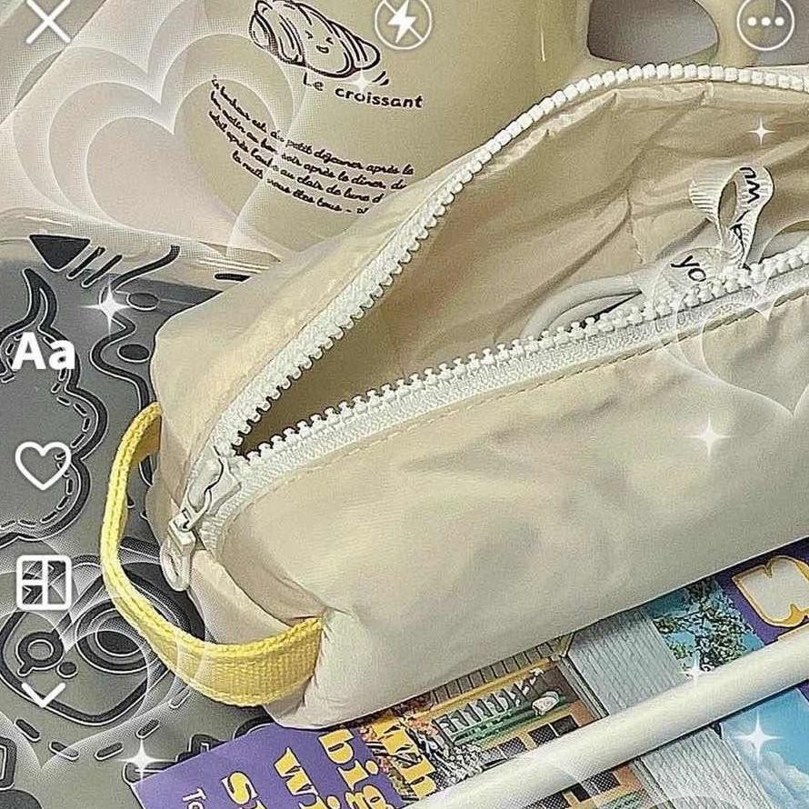 

gjk-25 Ready#kantong zipper pouch tempat pensil aesthetic bag mini korean pencil case cute pencil case pencil case Sera Niche Jepang Bernilai Tinggi Kotak Pensil Krim Kotak Kecil Lembut Anti Jatuh Penyimpanan Kotak Pensil Ringan dan Kotak Alat Tulis