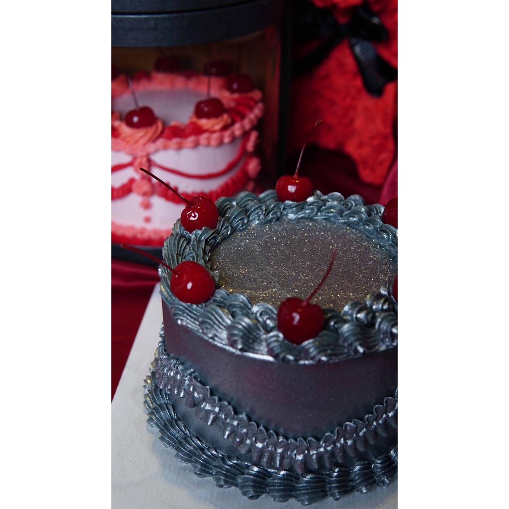

Silver diamond dust vintage cake