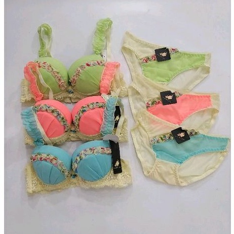 Push up bra set bh dan celana dalam flowers renda