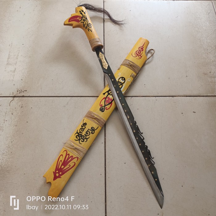 KC257 Hobi koleksi Hiasan Dinding. Mandau Dayak Kalimantan Motif Tameng. CUCI GUDANG