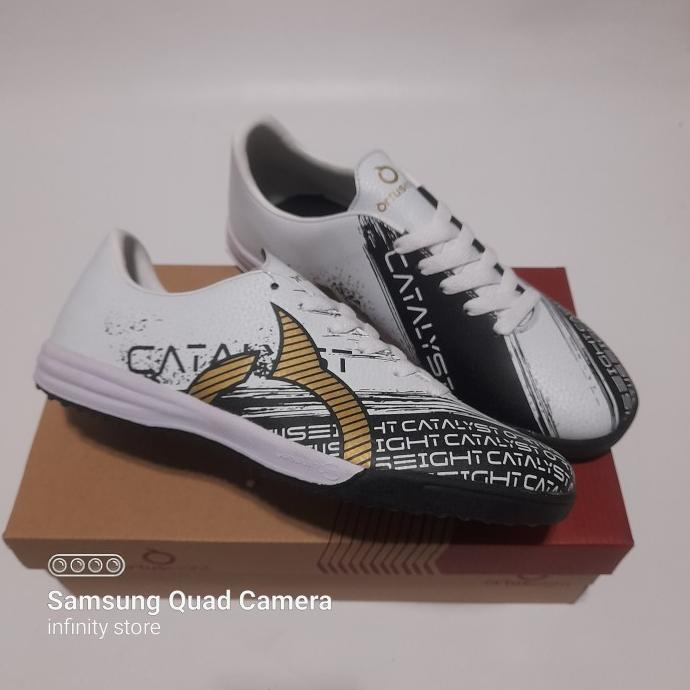 Sepatu Futsal Ortus Catalyst Revenge Putih