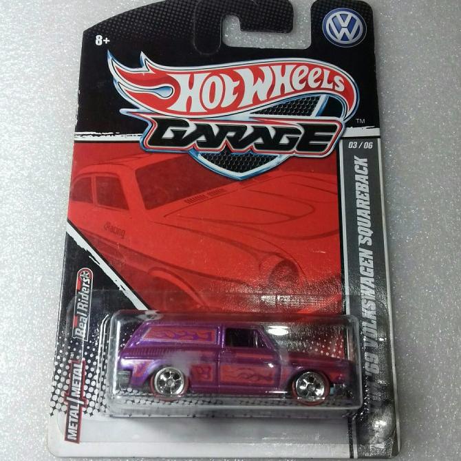 Hot Wheels Custom 69 Volkswagen Squareback. Card HW Garage VW Editions