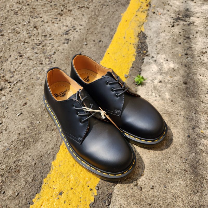 Sepatu Docmart Boots Pria 1461 Bla Smooth Low 3 Hole Classic Smooth Leather