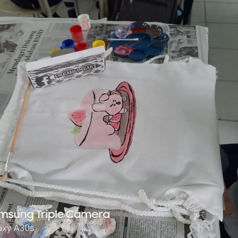 

➥ Tas Lukis tali gendong 30x40cm lengkap dengan Cat acrylic, palet dan kuas 71