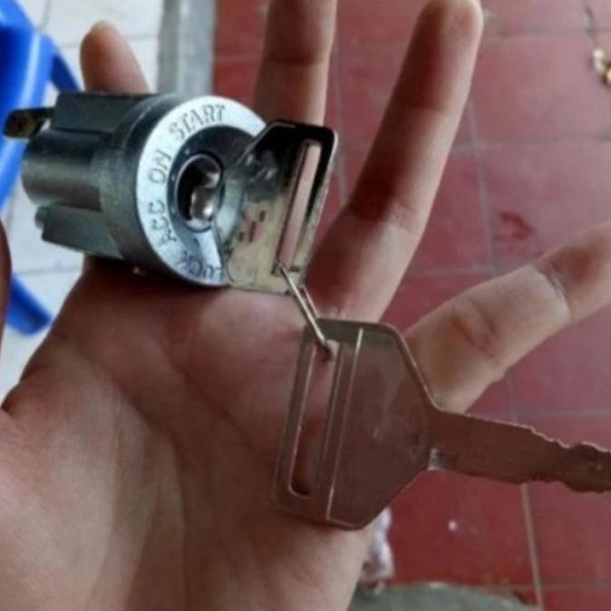 ((((()paling dicari] kunci kontak starter stater daihatsu delta v22 v83