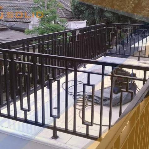 railing tangga. balkon minimalis