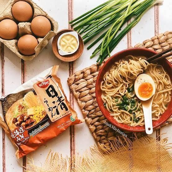 

[BUNDLE OF 4] NISSIN Hokkaido Miso Tokyo Shoyu Kyushu Black Uma Kara Best Seller