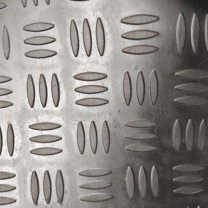 KARPET KARET BORDES 4MM RUBBER MAT BORDES METERAN ROLL