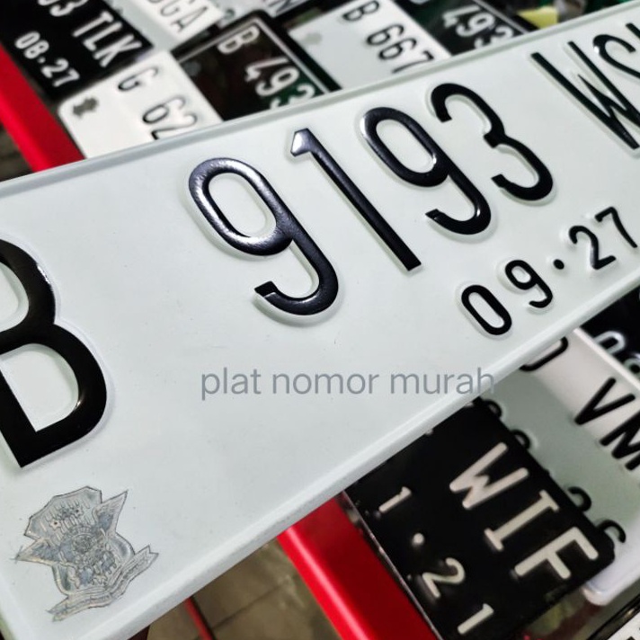 Produk plat nomor mobil putih asli pakai logo korlantas