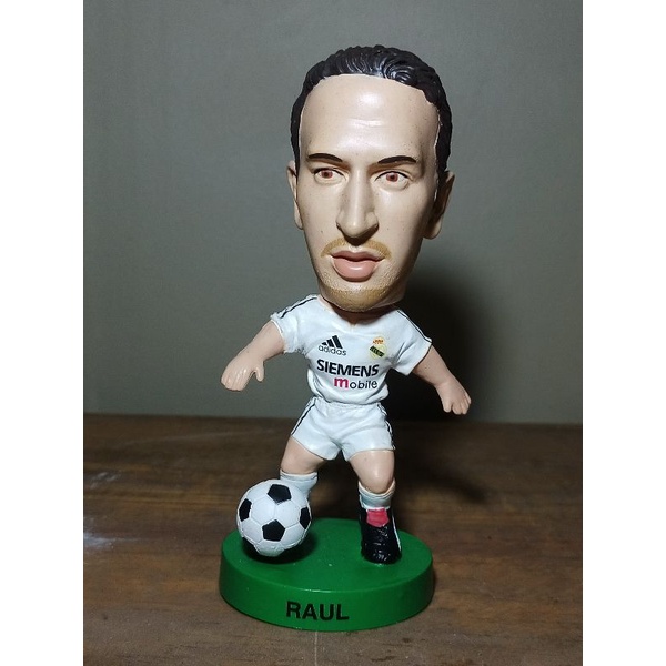 action figure pemain bola kepala Raul goyang pajangan dashboard mobil