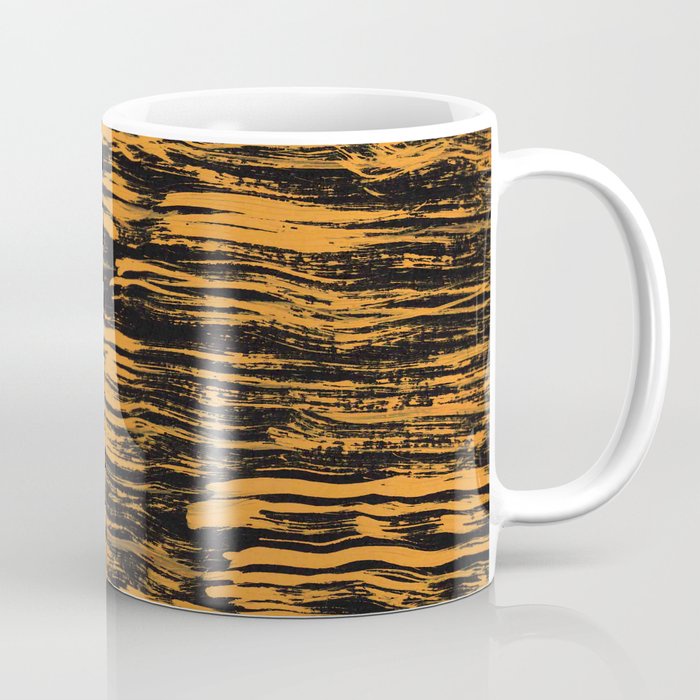 Mug Kopi Oker di Sapuan Kuas Hitam