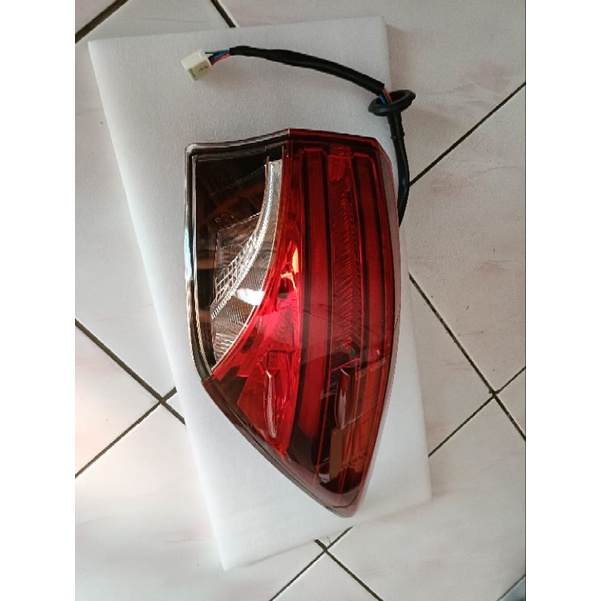 Lampu stop rem Fortuner VRZ 2016 original