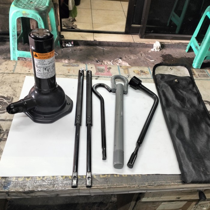 JKMI dongkrak mobil hiluk Fortuner