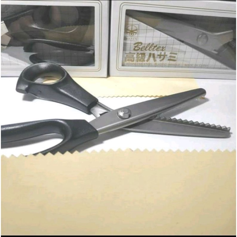 

Gunting Kain Zig Zag Dan Bergelombang