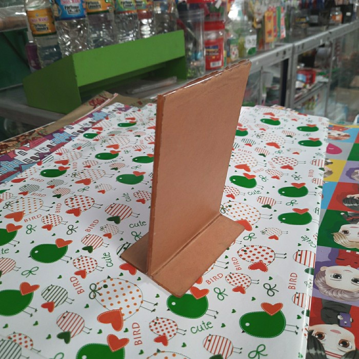 

Tempat Brosur Acrylic Tent Card A6 Tanggung 10x14cm Nama Portrait