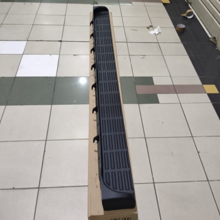 cover footstep toyota fortuner vnt no bracket original