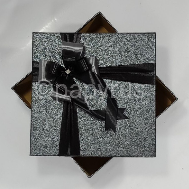 

Papyrus 22,5X22,5 Tinggi 5Cm Kotak Kado Gift Box