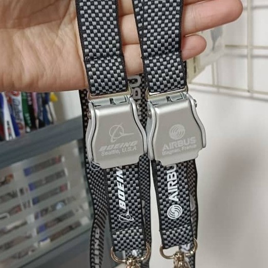 

Lanyard Boeing Rajutan Original Dengan Seatbelt Promo Terbaru