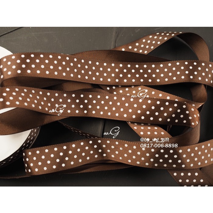 

Pita Grossgrain Coklat - Polkadots Putih ;Lebar 2.5 cm;Panjang 50 yard