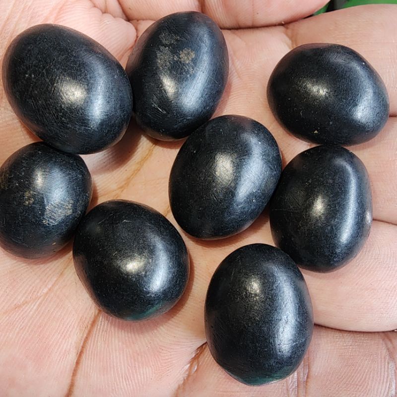 BATU BENTUK TELUR KOCAK BATU HITAM