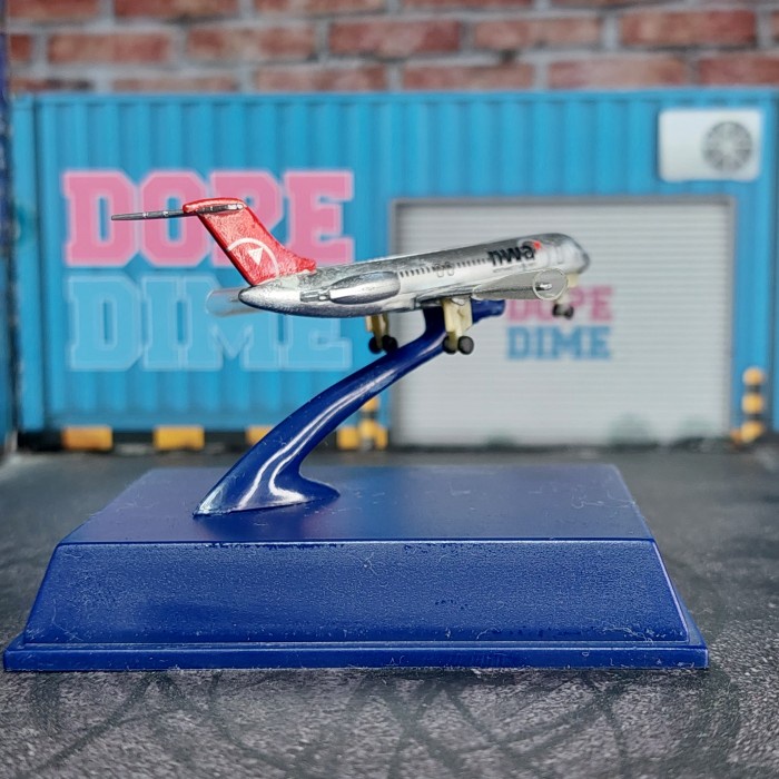 DISKON SPESIAL NEWRAY SKY PILOT NORTHWEST AIRLINES MCDONNEL DOUGLAS DC-9 1/500 TERLARIS