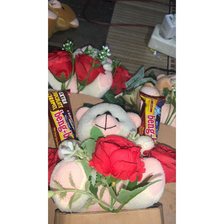 

Murah Buket Boneka Mix Bunga Dengan Beng-Beng | By Handbuket_Astambul Diskon
