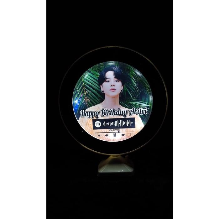 Terlaris [ART.  A24E] Cermin Custom Hadiah / Kado Foto KPOP BTS + Bingkai Foto + Lampu Kamar Tidur M