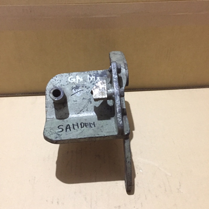 

(INOS) BREKET COMPRESSOR GRANMAX DENSO AC MOBIL BRACKET KOMPRESOR COMPRESOR