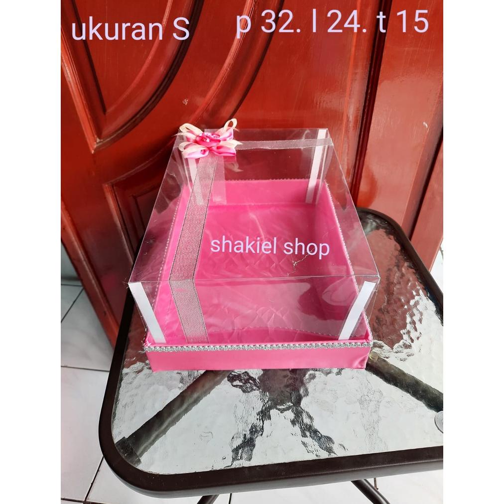 

Hot - SOUVENIR PERNIKAHAN HANTARAN/ KOTAK SESERAHAN FULL MIKA 1 PCS, UKURAN 32 CM X 24 CM X 15 CM