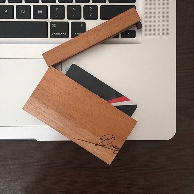 

Promo Name Card Holder Cokelat Muda