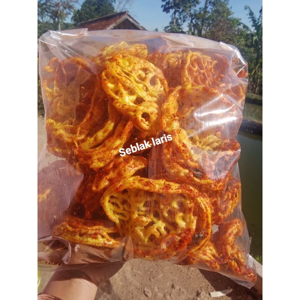 

krupuk seblak mie kuning. kemasan 250 gm seblak bantat krupuk mie