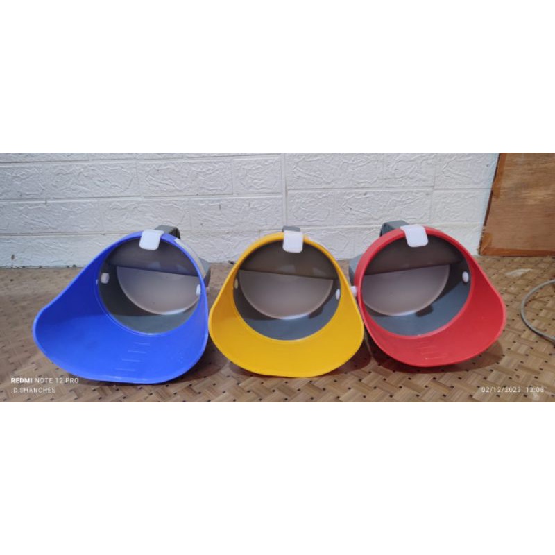 ALAT UNTUK MENABUR PUPUK TANAMAN