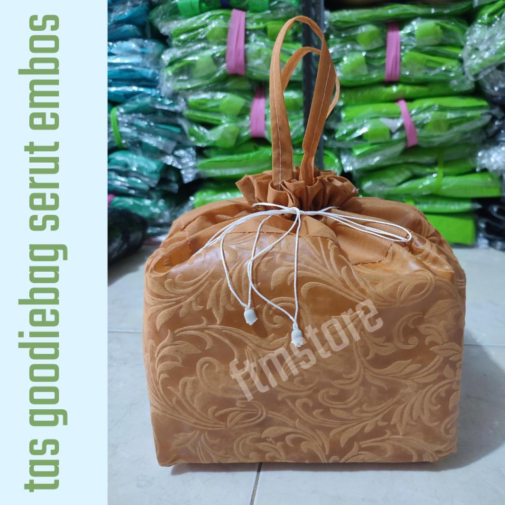 

Baru - Tas goodiebag serut embos premiun ukuran 22x22 { lusinan 12pcs } ..